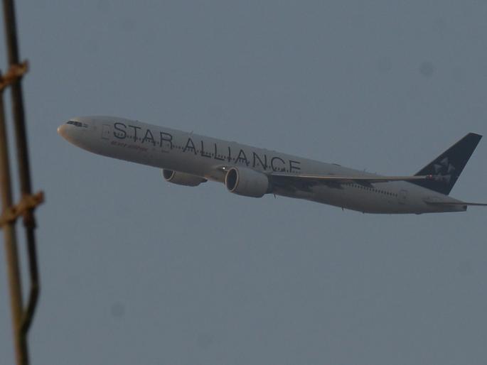 Air India, which is hovering over the Nagpur sky | नागपूरच्या आकाशात घिरट्या घालणारे विमान एअर इंडियाचे 