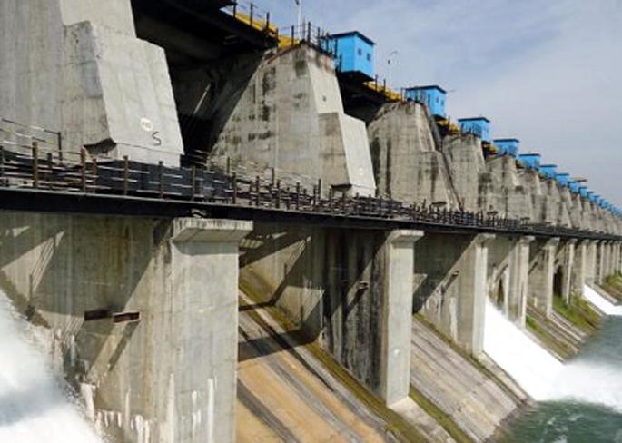 Parbhani: Missing water in milk | परभणी : दुधनातील पाणी गायब