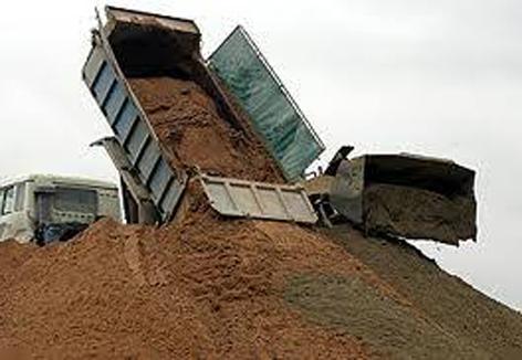 Parbhani: sand stems from Dudhna river channel | परभणी : दुधना नदी पात्रातून वाळू उपसा सुरूच Parbhani: sand stems from Dudhna river channel | परभणी : दुधना नदी पात्रातून वाळू उपसा सुरूच