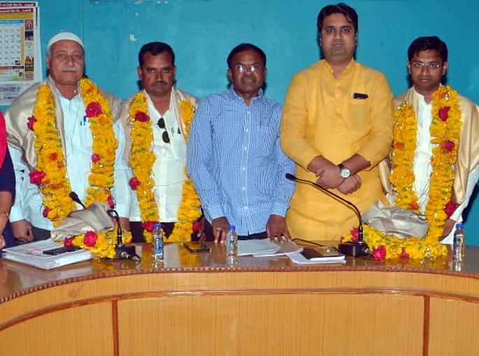 Parbhani: Unanimous selection of municipal chairmen | परभणी : नगरपालिका सभापतींची बिनविरोध निवड Parbhani: Unanimous selection of municipal chairmen | परभणी : नगरपालिका सभापतींची बिनविरोध निवड