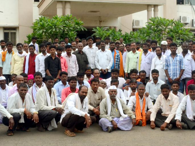 Parbhani: A boycott on election for the road | परभणी : रस्त्यासाठी निवडणुकीवर बहिष्काराचा इशारा Parbhani: A boycott on election for the road | परभणी : रस्त्यासाठी निवडणुकीवर बहिष्काराचा इशारा