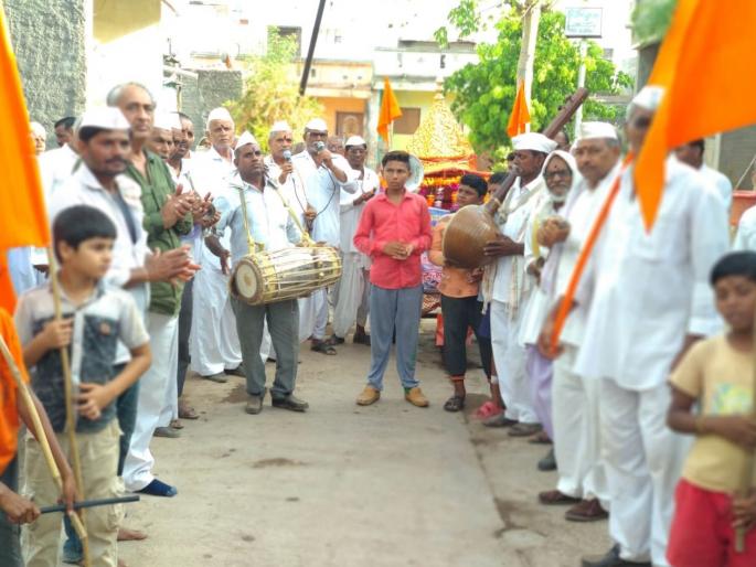 The alarm ranges from Hariñamacha to Vander to Pandharpur Dindi | विटनेर ते पंढरपूर दिंडी रवाना 