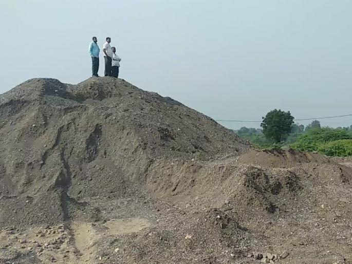 Postponement of pickup of sand at Korangi | कुरंगी येथील वाळूसाठा उचलण्यास स्थगिती