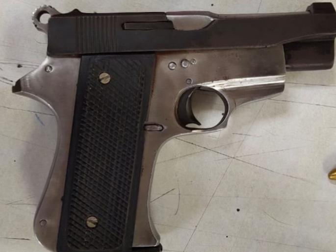 One arrested along with grasshopper and live cartridges in Bhusawal | भुसावळात गावठी कट्टा व जिवंत काडतुसासह एकास अटक One arrested along with grasshopper and live cartridges in Bhusawal | भुसावळात गावठी कट्टा व जिवंत काडतुसासह एकास अटक