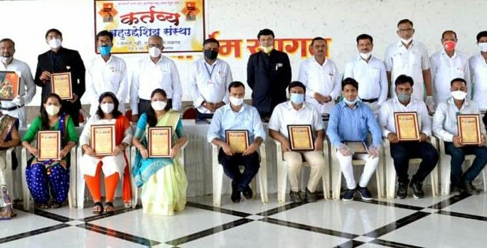 Honoring Corona heroes in Dharangaon | धरणगावात कोरोना वीरांचा सन्मान