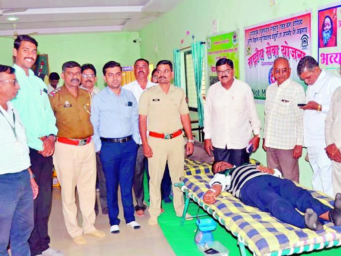 Blood donation of 2 persons at Sendurni | शेंदुर्णी येथे ३४ जणांचे रक्तदान