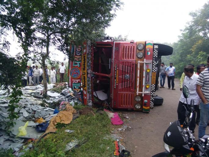 The ten passengers who lost due to ST's injuries to their lives | एसटीच्या संपामुळे गमवावा लागला त्या दहा प्रवाशांना आपला जीव