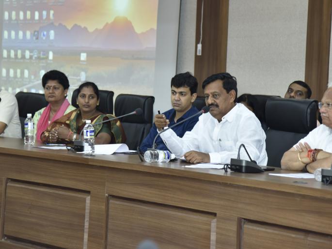 50,000 to help small traders - Guardian Minister Subhash Deshmukh | छोट्या व्यापाऱ्यांना 50 हजार रूपयांची मदत करणार- पालकमंत्री सुभाष देशमुख 50,000 to help small traders - Guardian Minister Subhash Deshmukh | छोट्या व्यापाऱ्यांना 50 हजार रूपयांची मदत करणार- पालकमंत्री सुभाष देशमुख