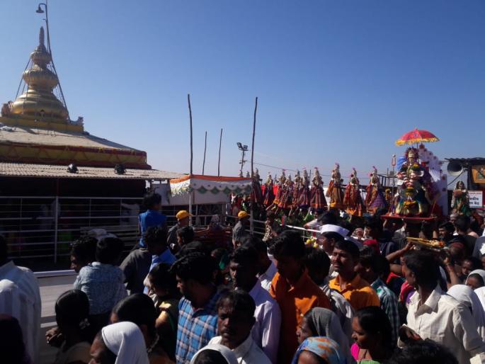 The name of Kalu Bai's goodwill .. | काळूबाईच्या नावानं चांगभलं.. च्या गजराने दुमदुमले मांढरगड The name of Kalu Bai's goodwill .. | काळूबाईच्या नावानं चांगभलं.. च्या गजराने दुमदुमले मांढरगड