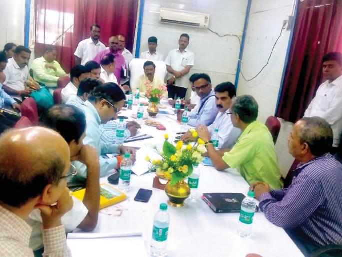 Sindhudurg: MPs inspect Chipli airport, instructions for officials to complete the work | सिंधुदुर्ग : खासदारांनी केली चिपी विमानतळाची पाहणी, अधिकाऱ्यांना काम पूर्ण करण्याच्या सूचना Sindhudurg: MPs inspect Chipli airport, instructions for officials to complete the work | सिंधुदुर्ग : खासदारांनी केली चिपी विमानतळाची पाहणी, अधिकाऱ्यांना काम पूर्ण करण्याच्या सूचना