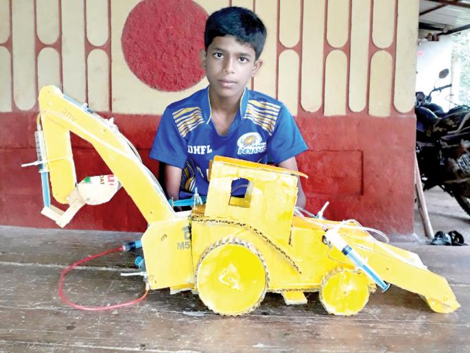 Sindhudurg: Junk for the seventh year student from Paltha, Kadau cast | सिंधुदुर्ग : पुठ्ठा, टाकाऊ वस्तूंपासून सातवीतील विद्यार्थ्याने साकारला जेसीबी Sindhudurg: Junk for the seventh year student from Paltha, Kadau cast | सिंधुदुर्ग : पुठ्ठा, टाकाऊ वस्तूंपासून सातवीतील विद्यार्थ्याने साकारला जेसीबी