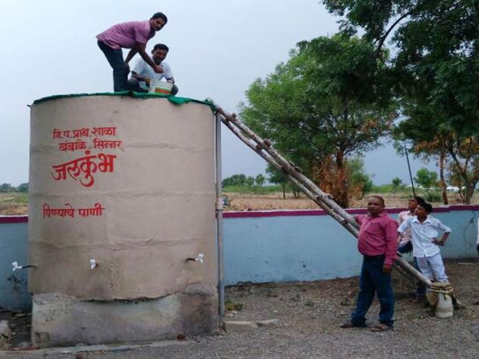 Water purification work on war | पाण्याचे स्त्रोत शुध्दीकरणाचे काम युध्दपातळीवर Water purification work on war | पाण्याचे स्त्रोत शुध्दीकरणाचे काम युध्दपातळीवर