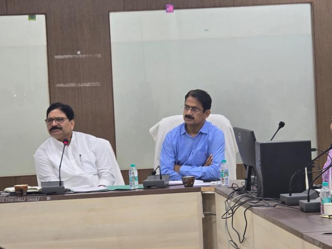 meeting held at P Uttar municipal office under chairmanship of MP Ravindra Waikar | खासदार रविंद्र वायकर यांच्या अध्यक्षतेखाली पी उत्तर मनपा कार्यालयात पार पडली बैठक meeting held at P Uttar municipal office under chairmanship of MP Ravindra Waikar | खासदार रविंद्र वायकर यांच्या अध्यक्षतेखाली पी उत्तर मनपा कार्यालयात पार पडली बैठक
