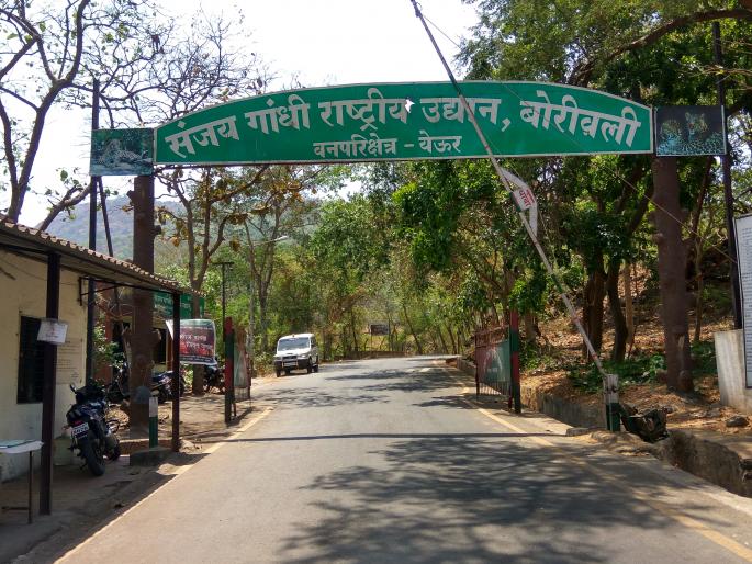 Celebrate Thirty Feast .. But just look at it! The police have been stunned by the racketeers | थर्टी फस्ट साजरा करा.. पण जरा जपून! हुल्लडबाजी करणा-यांवर पोलिसांची करडी नजर Celebrate Thirty Feast .. But just look at it! The police have been stunned by the racketeers | थर्टी फस्ट साजरा करा.. पण जरा जपून! हुल्लडबाजी करणा-यांवर पोलिसांची करडी नजर