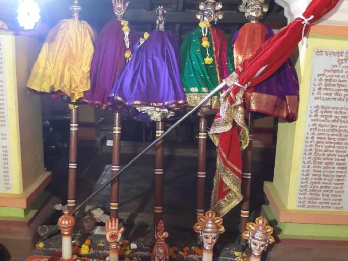 He met Kunkeshwar, a villager at Waghiri | वाघेरी येथील ग्रामदैवत कुणकेश्वर मुक्कामी He met Kunkeshwar, a villager at Waghiri | वाघेरी येथील ग्रामदैवत कुणकेश्वर मुक्कामी