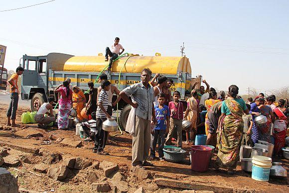 nashik,number,of,tankers,increased,in,district | जिल्ह्यात वाढली टॅँकर्सची संख्या nashik,number,of,tankers,increased,in,district | जिल्ह्यात वाढली टॅँकर्सची संख्या