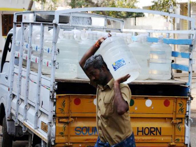 The thirst of the workers, including the traders, is running out only on the water of the jar | व्यापाºयांसह कामगारांची तहान भागतेय केवळ जारच्या पाण्यावरच The thirst of the workers, including the traders, is running out only on the water of the jar | व्यापाºयांसह कामगारांची तहान भागतेय केवळ जारच्या पाण्यावरच