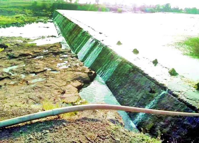 Rebuild the bridge over the Kotamba Dam | कोटंबा बंधाऱ्यावर पुलाची निर्र्मिती करा