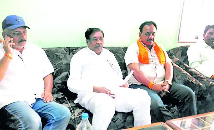 Meaningful relation with ministry officials contractor | मंत्रालयाच्या अधिकाऱ्यांचे ठेकेदारांशी अर्थपूर्ण संबंध