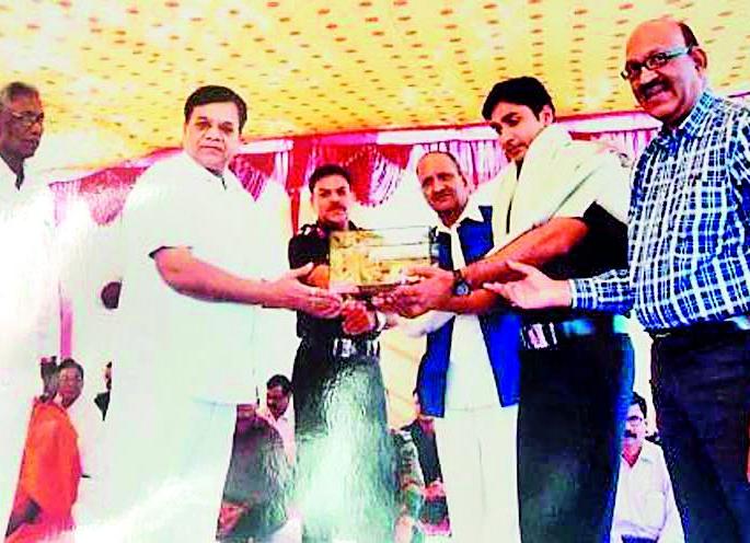 Advancement is possible on the basis of non-violent ways | अहिंसेच्या मार्गानेच उन्नती शक्य आहे Advancement is possible on the basis of non-violent ways | अहिंसेच्या मार्गानेच उन्नती शक्य आहे