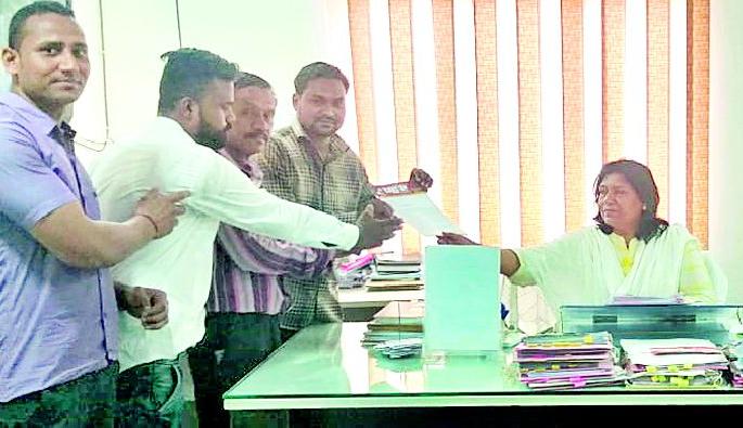 Submit a complaint to the Meteorological Department officials | हवामान खात्याच्या अधिकाऱ्यांवर गुन्हा दाखल करा