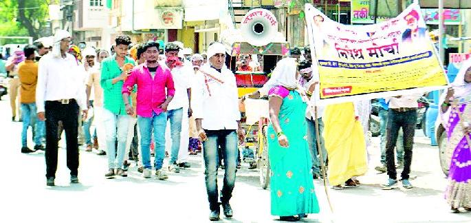 Take action on the accused under MCA | आरोपीवर मोक्काअंतर्गत कारवाई करा