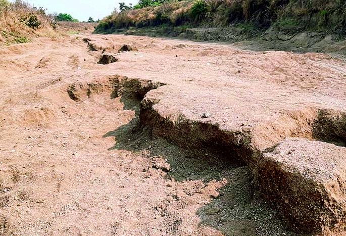 Walughat auction subject 'pending' with environment department | वाळूघाट लिलावाचा विषय पर्यावरण विभागाकडे ‘पेंडिंग’ Walughat auction subject 'pending' with environment department | वाळूघाट लिलावाचा विषय पर्यावरण विभागाकडे ‘पेंडिंग’