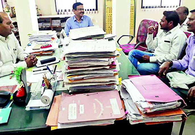 Boundary of the district | जिल्ह्यात बोंडअळीचे थैमान Boundary of the district | जिल्ह्यात बोंडअळीचे थैमान