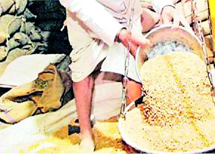 Hinganghat subdivision tops the grain allocation | धान्य वाटपात हिंगणघाट उपविभाग अव्वल Hinganghat subdivision tops the grain allocation | धान्य वाटपात हिंगणघाट उपविभाग अव्वल