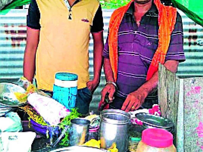 The son of the tea-boy stopped MBBS access | चहावाल्याच्या मुलाचा एमबीबीएस प्रवेश रखडला The son of the tea-boy stopped MBBS access | चहावाल्याच्या मुलाचा एमबीबीएस प्रवेश रखडला