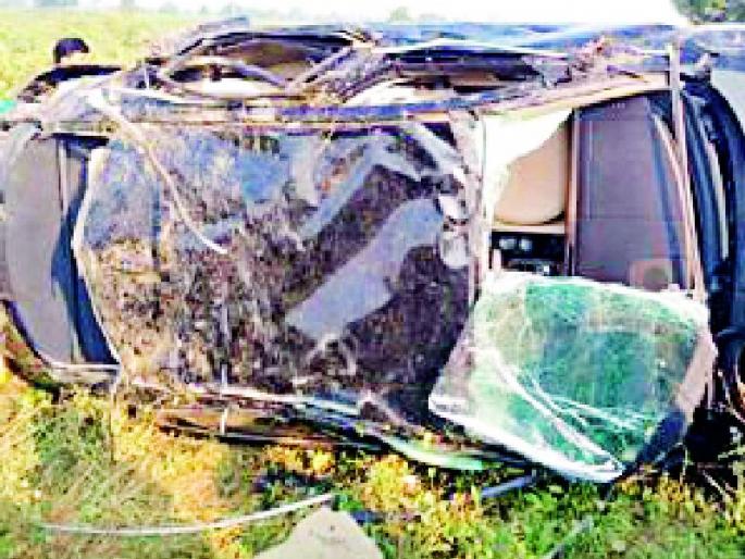 Two killed in heavy crash | भीषण अपघातात दोन ठार Two killed in heavy crash | भीषण अपघातात दोन ठार