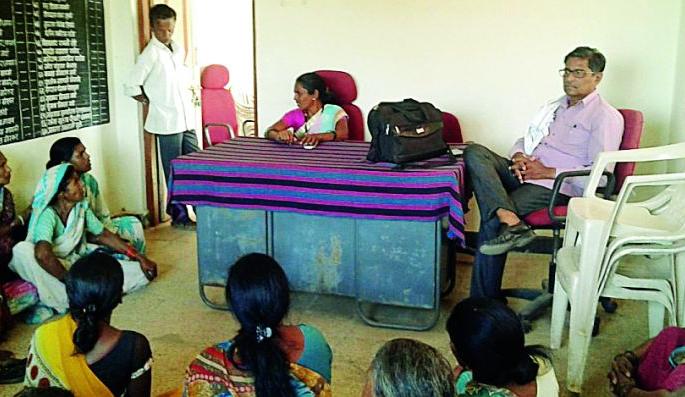 Citizens of Borgaq hit the Gram Panchayat | बोरगावातील नागरिकांची ग्रामपंचायतीवर धडक Citizens of Borgaq hit the Gram Panchayat | बोरगावातील नागरिकांची ग्रामपंचायतीवर धडक