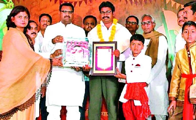 When the police will not celebrate festivals, it is only when Shivarshi is incarnated | पोलीस बंदोबस्ताविना सण होतील, तेव्हाच अवतरेल शिवशाही When the police will not celebrate festivals, it is only when Shivarshi is incarnated | पोलीस बंदोबस्ताविना सण होतील, तेव्हाच अवतरेल शिवशाही