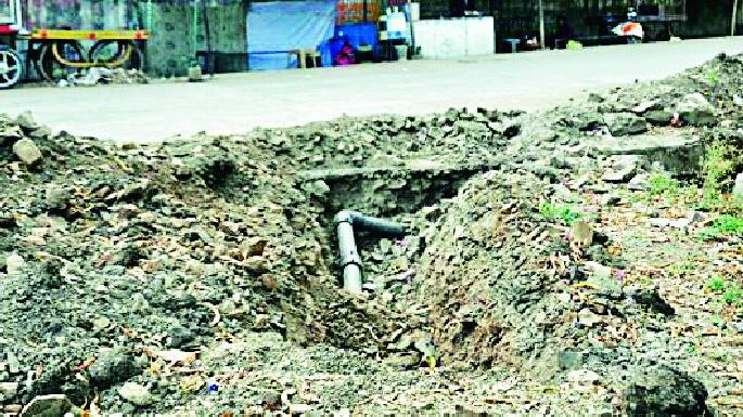 No water to wash hands, how to fight corona? | हात धुण्यासाठी पाणी नाही, कोरोनाशी लढणार कसे? No water to wash hands, how to fight corona? | हात धुण्यासाठी पाणी नाही, कोरोनाशी लढणार कसे?