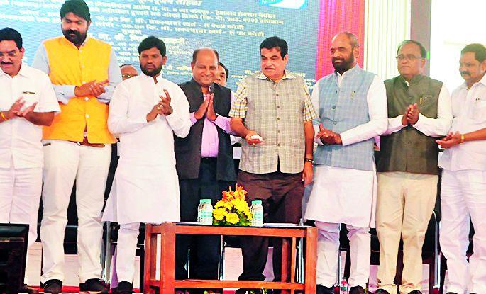 Thousands of road works in the district | जिल्ह्यात रस्त्यांची हजारो कोटींची कामे Thousands of road works in the district | जिल्ह्यात रस्त्यांची हजारो कोटींची कामे