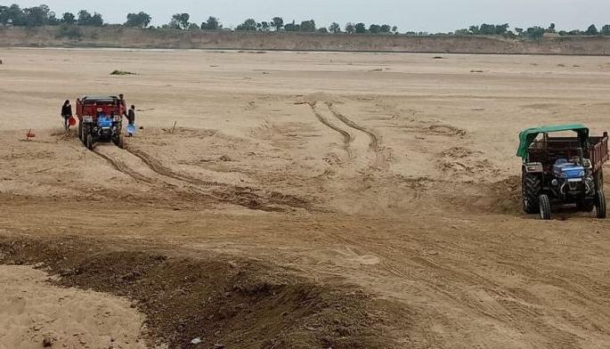 Good news ... Gharkul beneficiaries will get five brass free sands | गुड न्यूज...घरकुल लाभार्थ्यांना मिळणार पाच ब्रास मोफत रेती Good news ... Gharkul beneficiaries will get five brass free sands | गुड न्यूज...घरकुल लाभार्थ्यांना मिळणार पाच ब्रास मोफत रेती