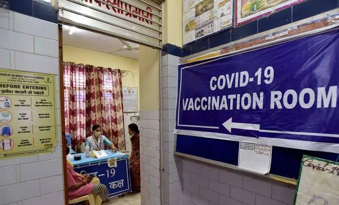 Corona Vaccination Pune: Good news for Pune citizens ; The vaccination center will finally start on Sunday after a two-day wait | Corona Vaccination Pune : पुणेकरांसाठी आनंदाची बातमी; अखेर दोन दिवसांनंतर रविवारी लसीकरण केंद्र राहणार सुरू Corona Vaccination Pune: Good news for Pune citizens ; The vaccination center will finally start on Sunday after a two-day wait | Corona Vaccination Pune : पुणेकरांसाठी आनंदाची बातमी; अखेर दोन दिवसांनंतर रविवारी लसीकरण केंद्र राहणार सुरू