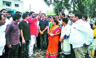 On the way to the Pelican's retreat | पेलिकनचा तिढा सुटण्याच्या मार्गावर On the way to the Pelican's retreat | पेलिकनचा तिढा सुटण्याच्या मार्गावर