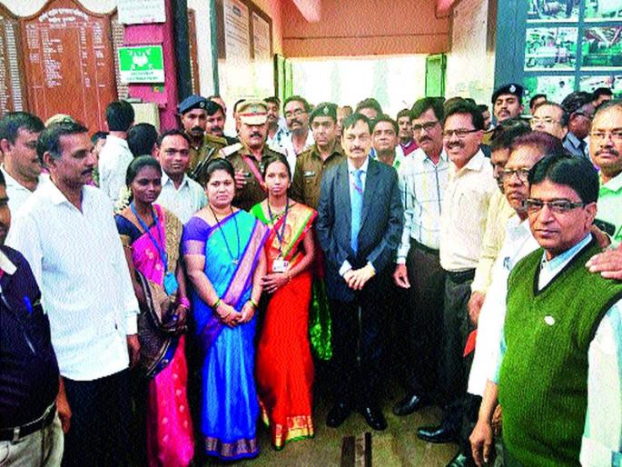 Visit to the Railway Board Member's Traction | दिल्ली रेल्वे बोर्ड सदस्यांची कर्षणला भेट