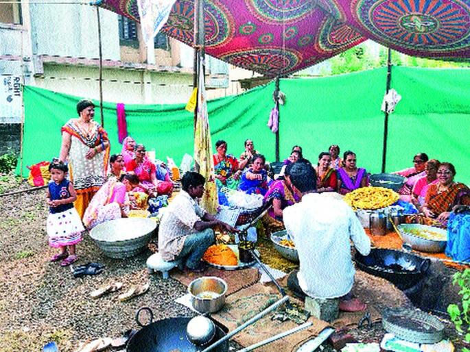 Due to the increase in the cost of the grain, Diwali will be expensive | किराणा दरवाढीमुळे दिवाळीचा फराळ महागणार Due to the increase in the cost of the grain, Diwali will be expensive | किराणा दरवाढीमुळे दिवाळीचा फराळ महागणार