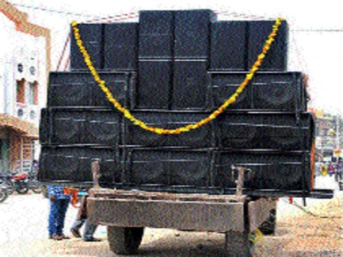 The responsibility of security on the boards in the Beed | बीडमध्ये मंडळांवरच सुरक्षेची जबाबदारी The responsibility of security on the boards in the Beed | बीडमध्ये मंडळांवरच सुरक्षेची जबाबदारी