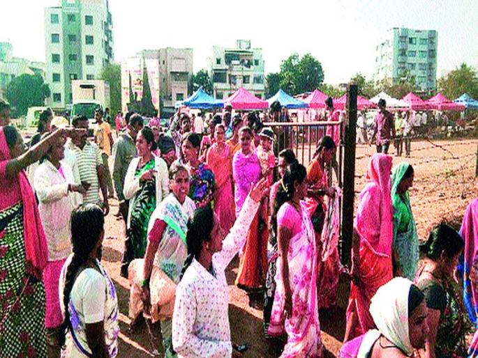 Farmers' Weekly Market Turnouts | शेतकरी आठवडे बाजार अडचणीत Farmers' Weekly Market Turnouts | शेतकरी आठवडे बाजार अडचणीत