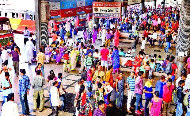 Two hundred more buses on the streets | दोनशे जादा बसेस रस्त्यावर Two hundred more buses on the streets | दोनशे जादा बसेस रस्त्यावर