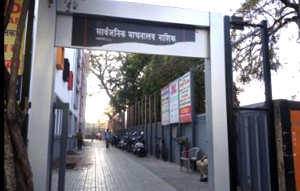 Expected 'literary' expectations! | अपेक्षित ‘साहित्यिक’ अपेक्षाभंग !