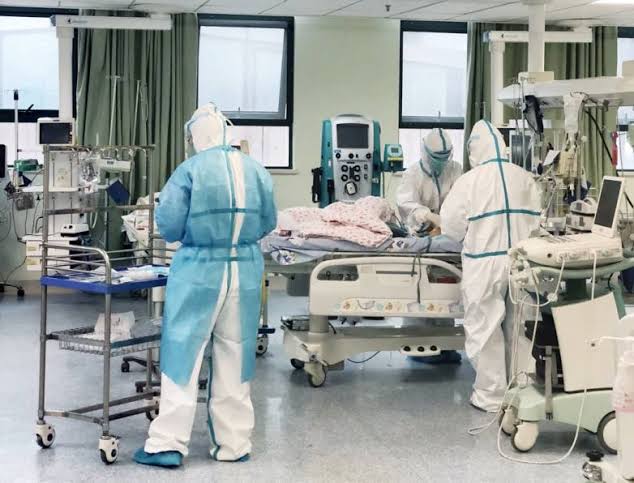Corona virus News: Shocking! Only 6 ICU beds left in Pune city | Corona virus News : धक्कादायक! पुणे शहरात फक्त ६ आयसीयू बेड्स शिल्लक Corona virus News: Shocking! Only 6 ICU beds left in Pune city | Corona virus News : धक्कादायक! पुणे शहरात फक्त ६ आयसीयू बेड्स शिल्लक