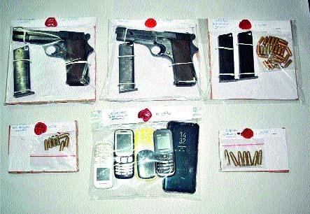 Three shirts with the city's sharpshooter and the three | नगरच्या शार्पशूटरसह तिघे नाशकात जेरबंद  Three shirts with the city's sharpshooter and the three | नगरच्या शार्पशूटरसह तिघे नाशकात जेरबंद