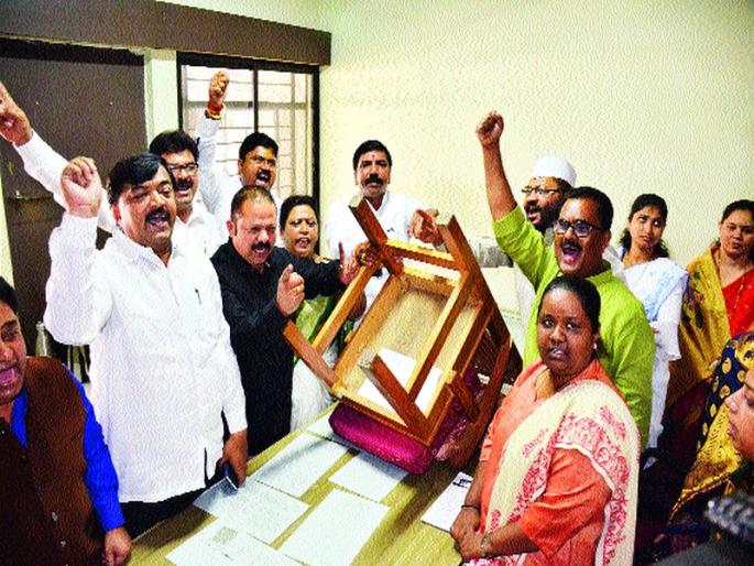  Gowda in the General Assembly due to increase in taxes | करवाढीवरून महासभेत गदारोळ