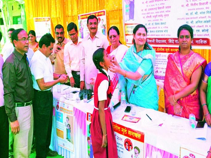 Starting from Shindegaon, an insecticidal campaign | जंतनाशक मोहिमेस शिंदेगाव येथून प्रारंभ Starting from Shindegaon, an insecticidal campaign | जंतनाशक मोहिमेस शिंदेगाव येथून प्रारंभ