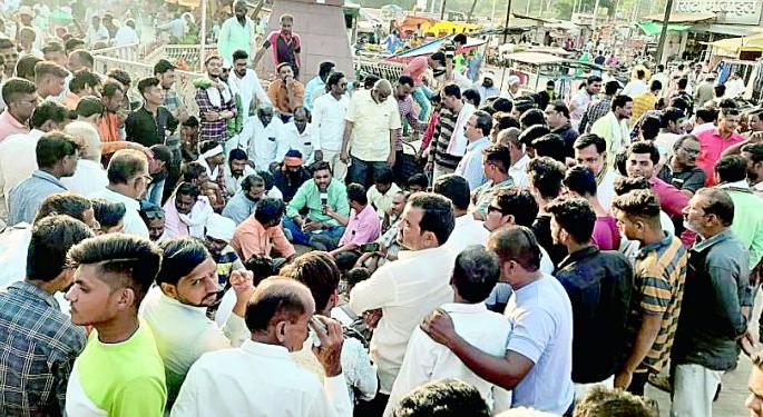 Police complaint against Devendra Bhuyar; Protest meeting of Congress | देवेंद्र भुयारांविरुद्ध पोलिसात तक्रार; काँग्रेसची निषेध सभा Police complaint against Devendra Bhuyar; Protest meeting of Congress | देवेंद्र भुयारांविरुद्ध पोलिसात तक्रार; काँग्रेसची निषेध सभा