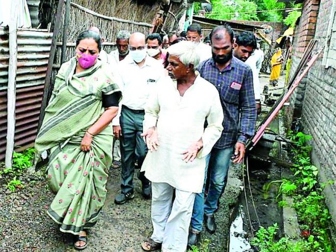 Inspection of flood prone areas by the Guardian Minister | पालकमंत्र्यांकडून अतिवृष्टिग्रस्त भागांची पाहणी Inspection of flood prone areas by the Guardian Minister | पालकमंत्र्यांकडून अतिवृष्टिग्रस्त भागांची पाहणी